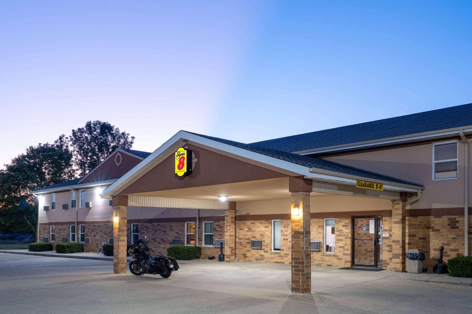 Super 8 By Wyndham Mattoon Hotel Exterior foto