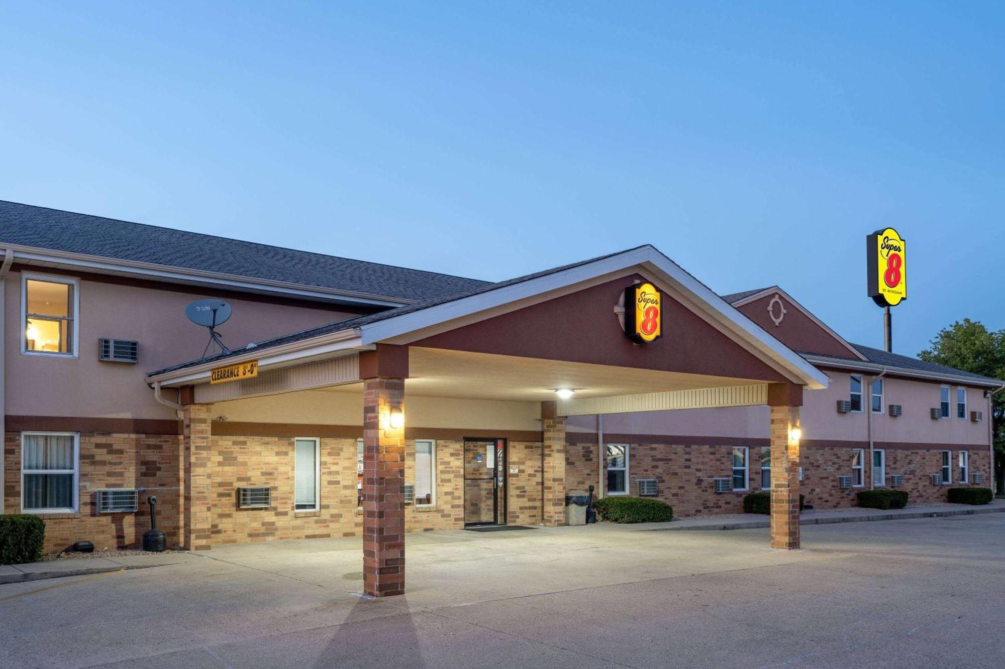 Super 8 By Wyndham Mattoon Hotel Exterior foto